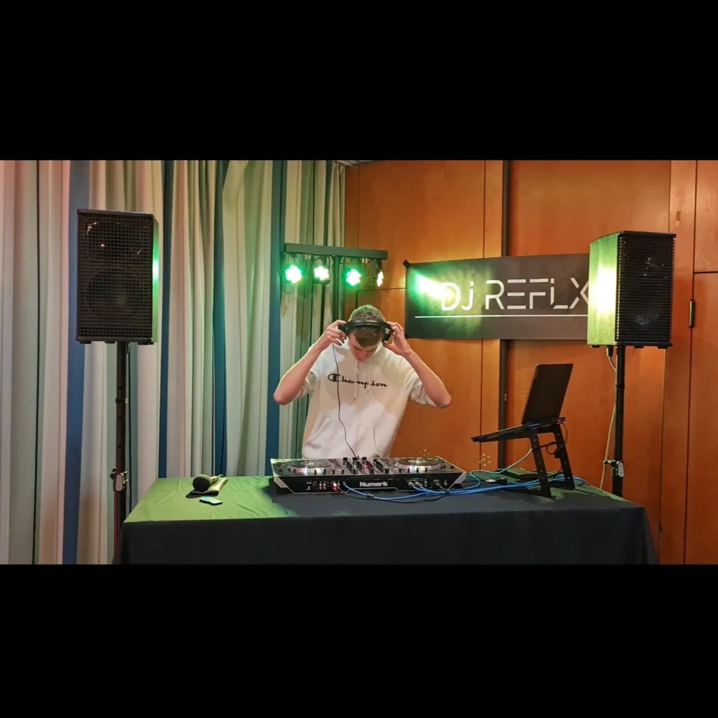 DJ REFLX im Set